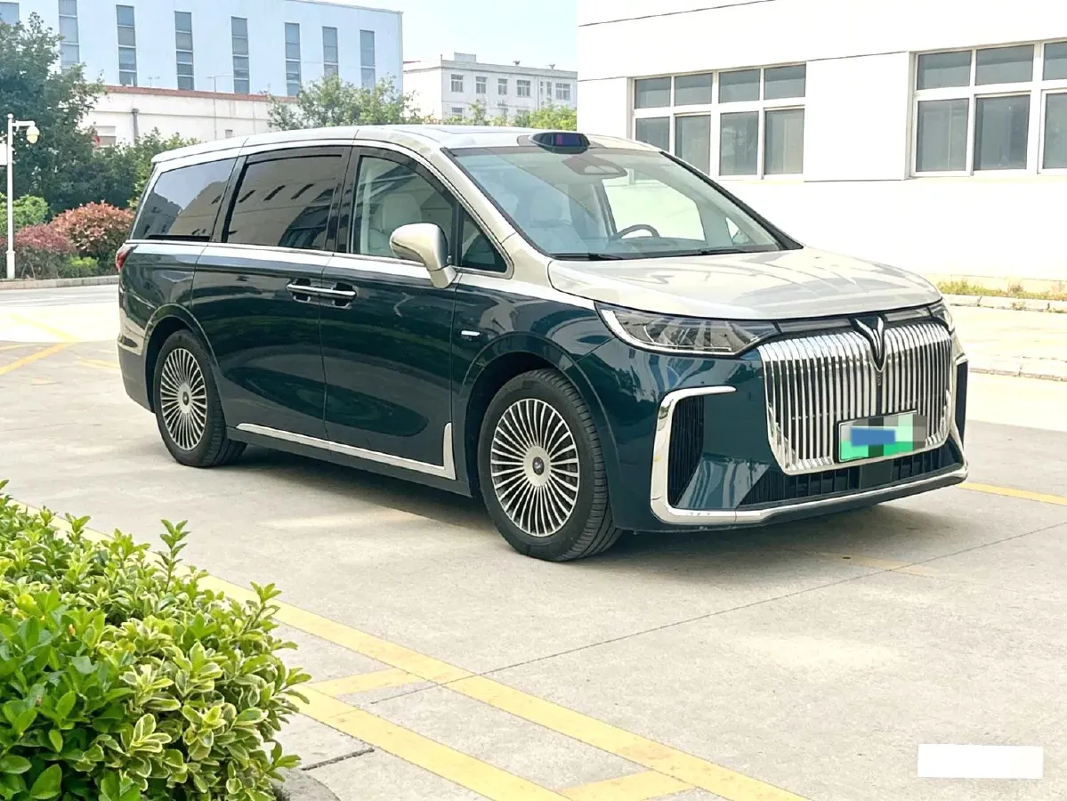 2025 Voyah Dream 1.5T 150HP L4 PHEV 41.7KWH,autocango,china used car exporter,china ev exporter,chinese used car exporter,chinese used ev exporter