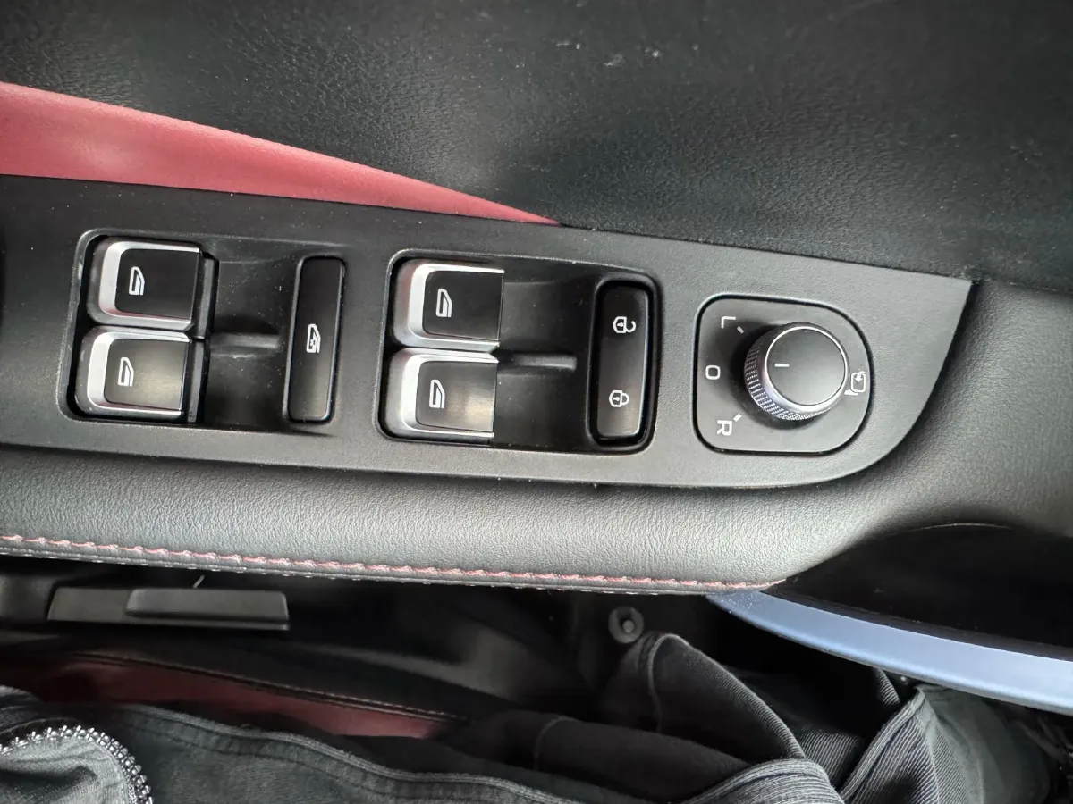 2021 Geely Coolray 1.4T 141HP L4 6DCT,autocango,china used car exporter,china ev exporter,chinese used car exporter,chinese used ev exporter