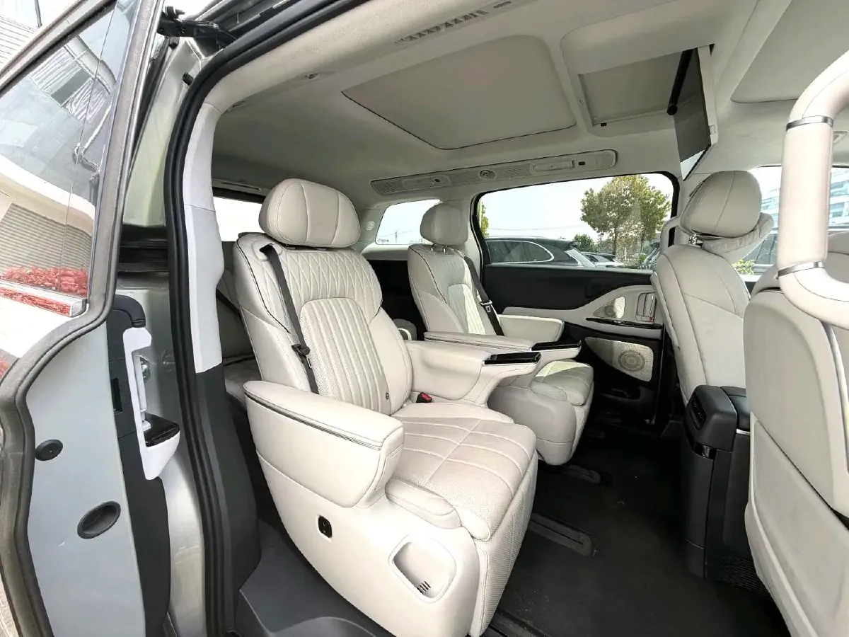 2025 Voyah Dream 1.5T 150HP L4 PHEV 41.7KWH,autocango,china used car exporter,china ev exporter,chinese used car exporter,chinese used ev exporter