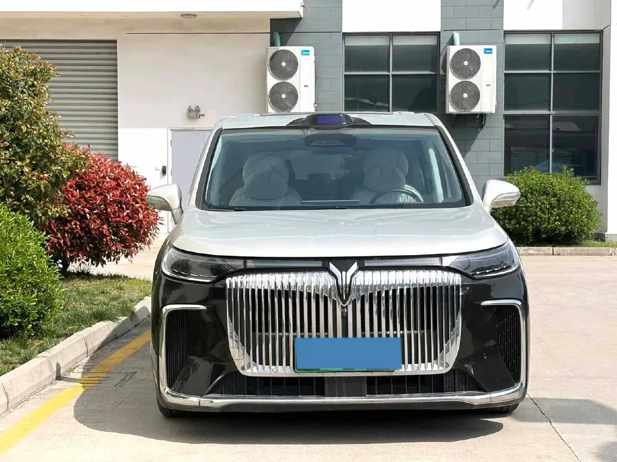 2025 Voyah Dream 1.5T 150HP L4 PHEV 41.7KWH,autocango,china used car exporter,china ev exporter,chinese used car exporter,chinese used ev exporter
