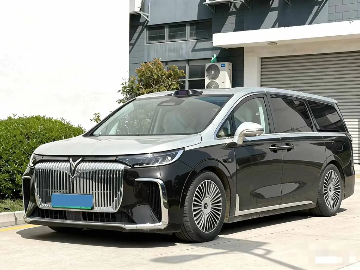 2025 Voyah Dream 1.5T 150HP L4 PHEV 41.7KWH,autocango,china used car exporter,china ev exporter,chinese used car exporter,chinese used ev exporter