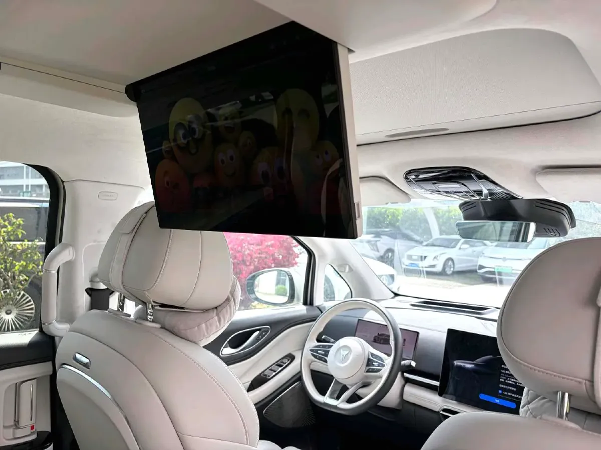 2025 Voyah Dream 1.5T 150HP L4 PHEV 41.7KWH,autocango,china used car exporter,china ev exporter,chinese used car exporter,chinese used ev exporter