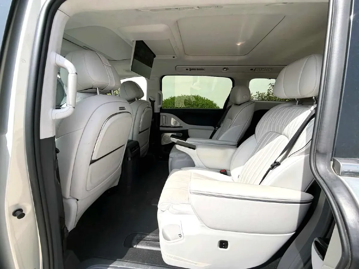 2025 Voyah Dream 1.5T 150HP L4 PHEV 41.7KWH,autocango,china used car exporter,china ev exporter,chinese used car exporter,chinese used ev exporter