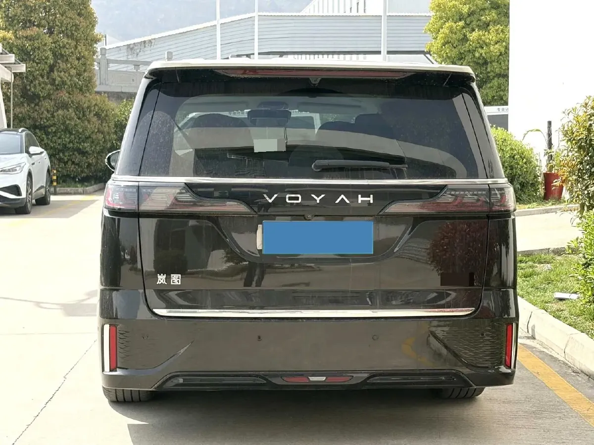 2025 Voyah Dream 1.5T 150HP L4 PHEV 41.7KWH,autocango,china used car exporter,china ev exporter,chinese used car exporter,chinese used ev exporter
