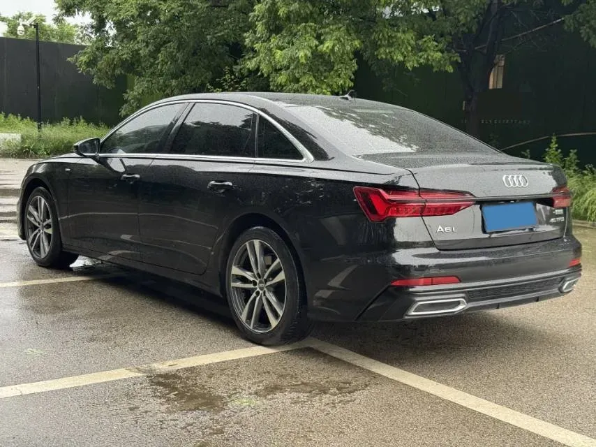 2021 Audi A6L 2.0T 190HP L4 7DCT,autocango,china used car exporter,china ev exporter,chinese used car exporter,chinese used ev exporter