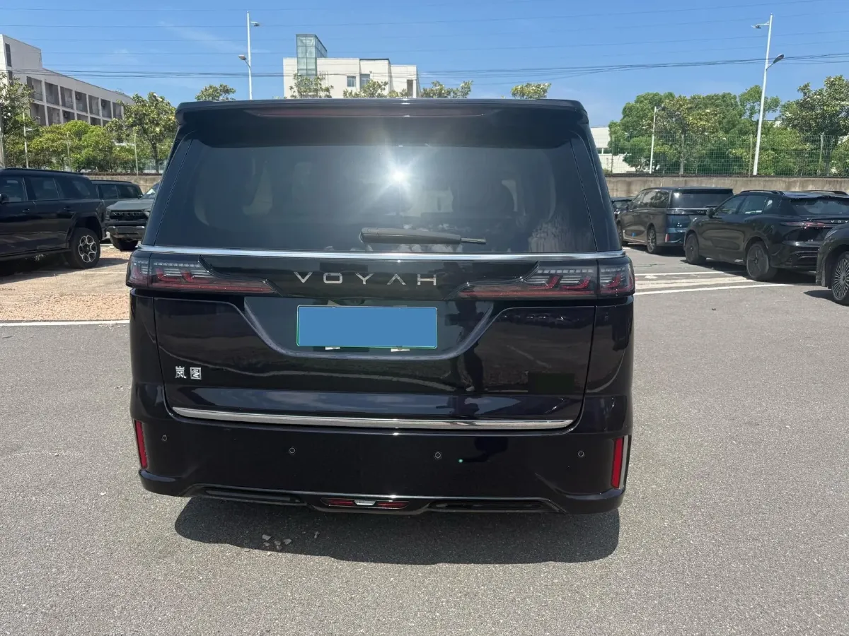 2025 Voyah Dream 1.5T 150HP L4 PHEV 41.7KWH,autocango,china used car exporter,china ev exporter,chinese used car exporter,chinese used ev exporter
