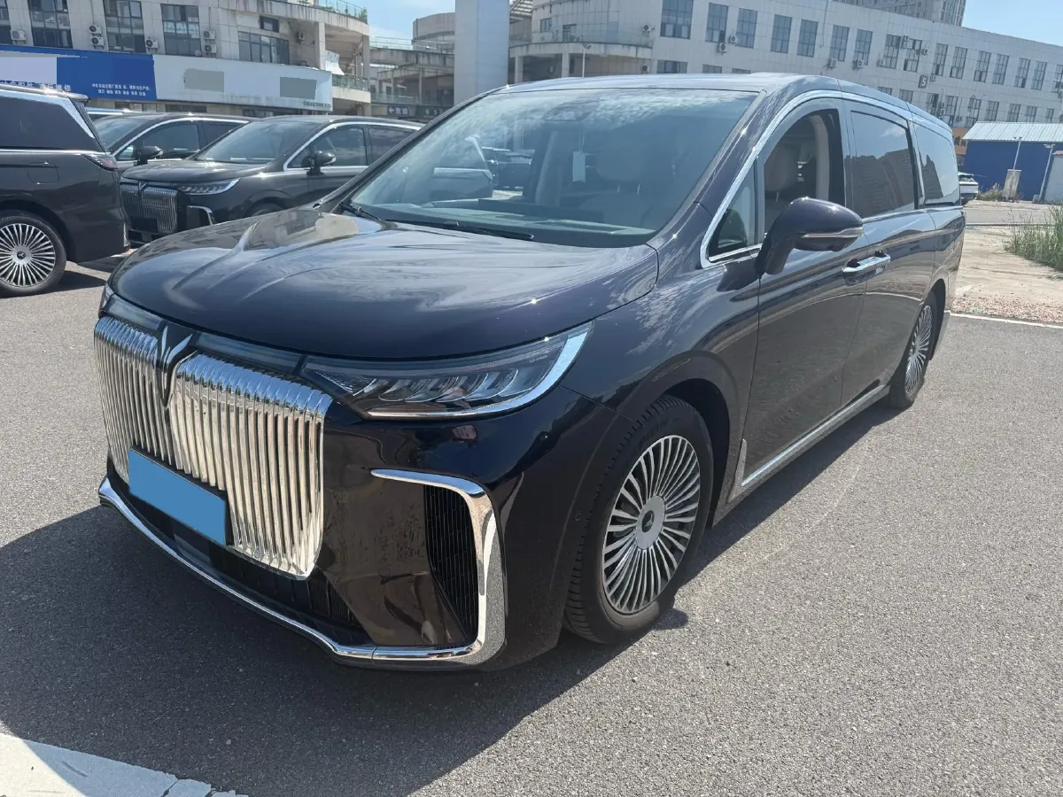 2025 Voyah Dream 1.5T 150HP L4 PHEV 41.7KWH,autocango,china used car exporter,china ev exporter,chinese used car exporter,chinese used ev exporter
