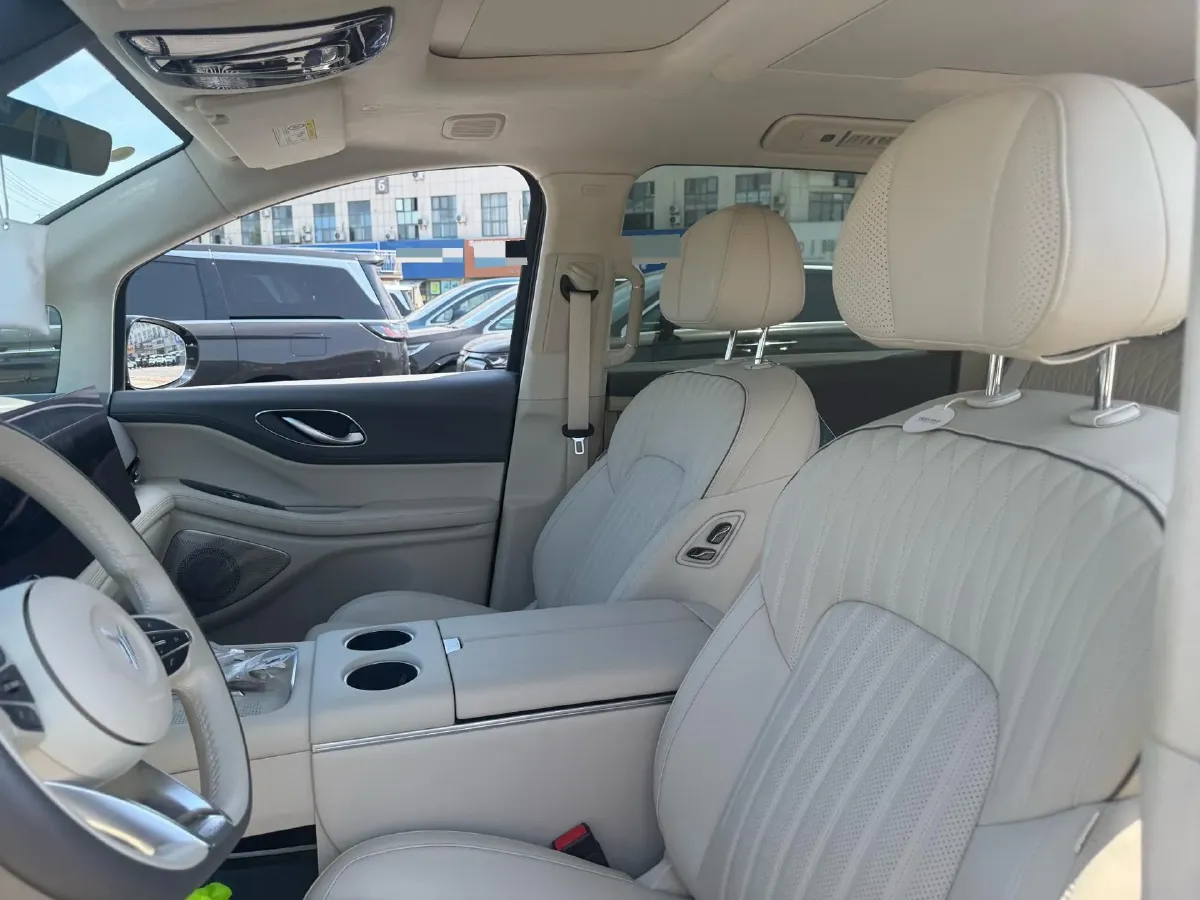 2025 Voyah Dream 1.5T 150HP L4 PHEV 41.7KWH,autocango,china used car exporter,china ev exporter,chinese used car exporter,chinese used ev exporter