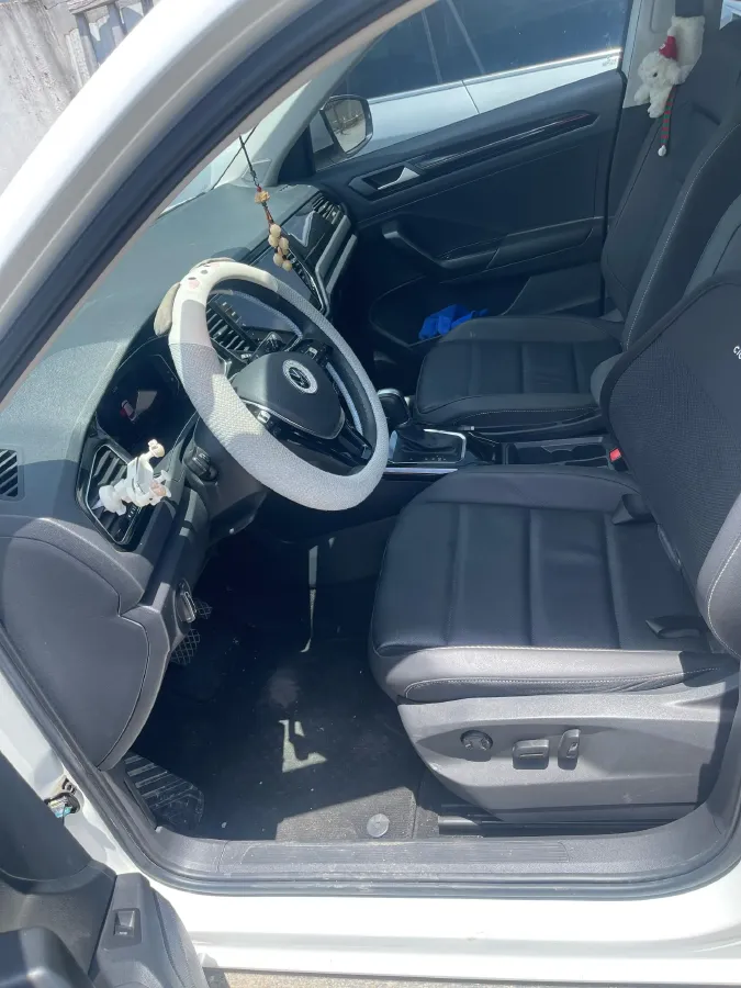 2022 Volkswagen T-Roc 1.4T 150HP L4 7DCT,autocango,china used car exporter,china ev exporter,chinese used car exporter,chinese used ev exporter