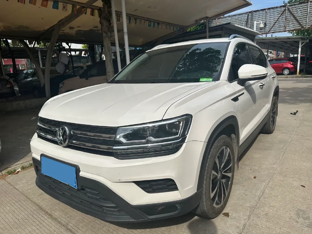 2019 MINI MINI 1.5T 102HP L3 7DCT,autocango,china used car exporter,china ev exporter,chinese used car exporter,chinese used ev exporter