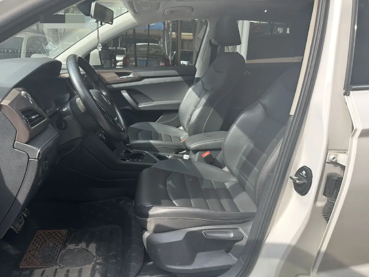 2019 MINI MINI 1.5T 102HP L3 7DCT,autocango,china used car exporter,china ev exporter,chinese used car exporter,chinese used ev exporter