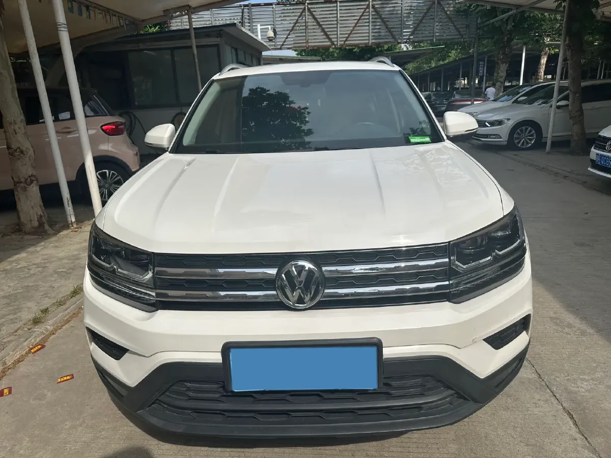 2019 MINI MINI 1.5T 102HP L3 7DCT,autocango,china used car exporter,china ev exporter,chinese used car exporter,chinese used ev exporter
