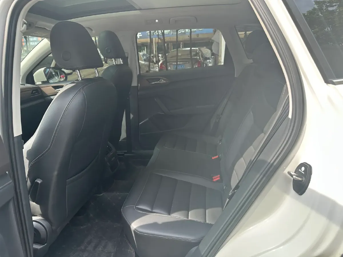 2019 MINI MINI 1.5T 102HP L3 7DCT,autocango,china used car exporter,china ev exporter,chinese used car exporter,chinese used ev exporter