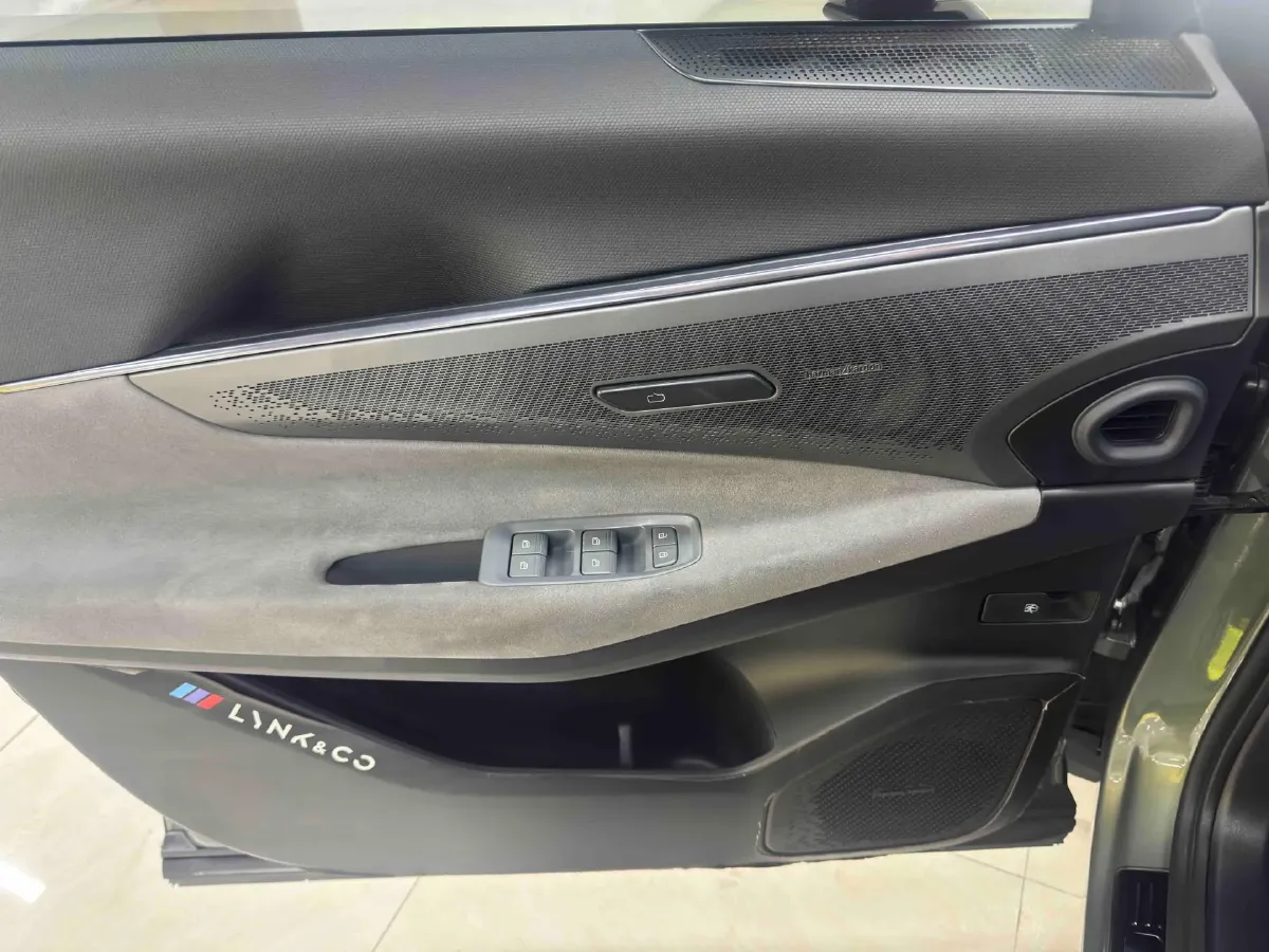 2023 LYNK&CO 08 EM-P 1.5T 163HP L4 3DHT PHEV 39.6KWH,autocango,china used car exporter,china ev exporter,chinese used car exporter,chinese used ev exporter