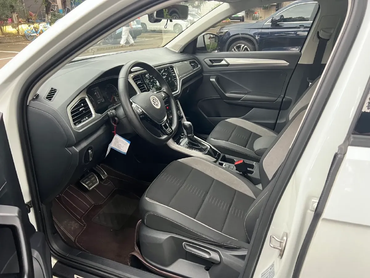 2021 Volkswagen T-Roc 1.4T 150HP L4 7DCT,autocango,china used car exporter,china ev exporter,chinese used car exporter,chinese used ev exporter
