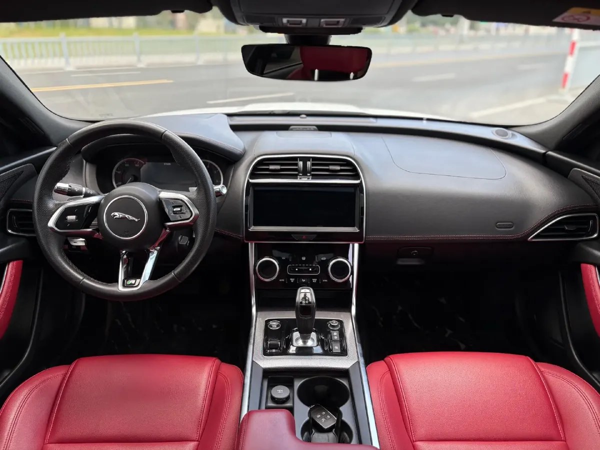 2020 Jaguar XEL 2.0T 200HP L4 8AT,autocango,china used car exporter,china ev exporter,chinese used car exporter,chinese used ev exporter