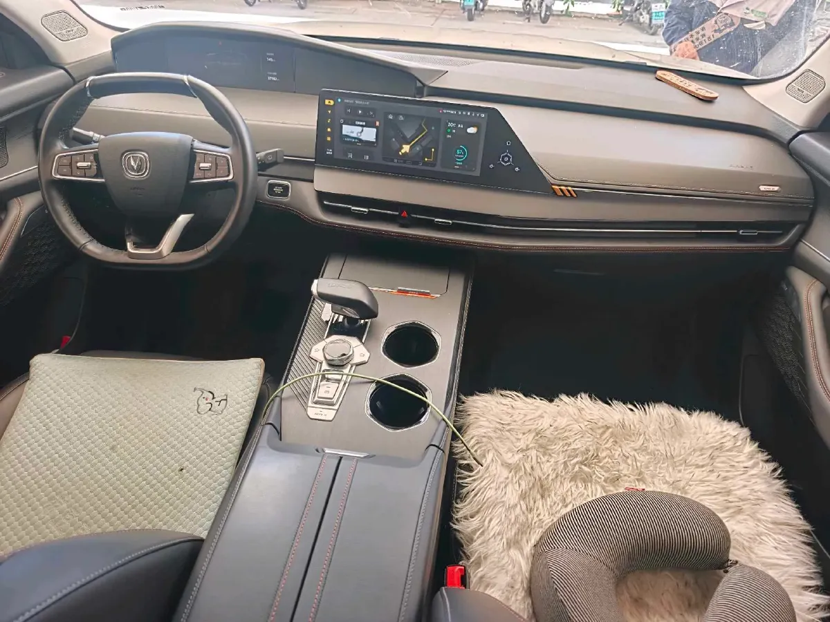 2021 ChangAn UNI-K 2.0T 233HP L4 8AT,autocango,china used car exporter,china ev exporter,chinese used car exporter,chinese used ev exporter