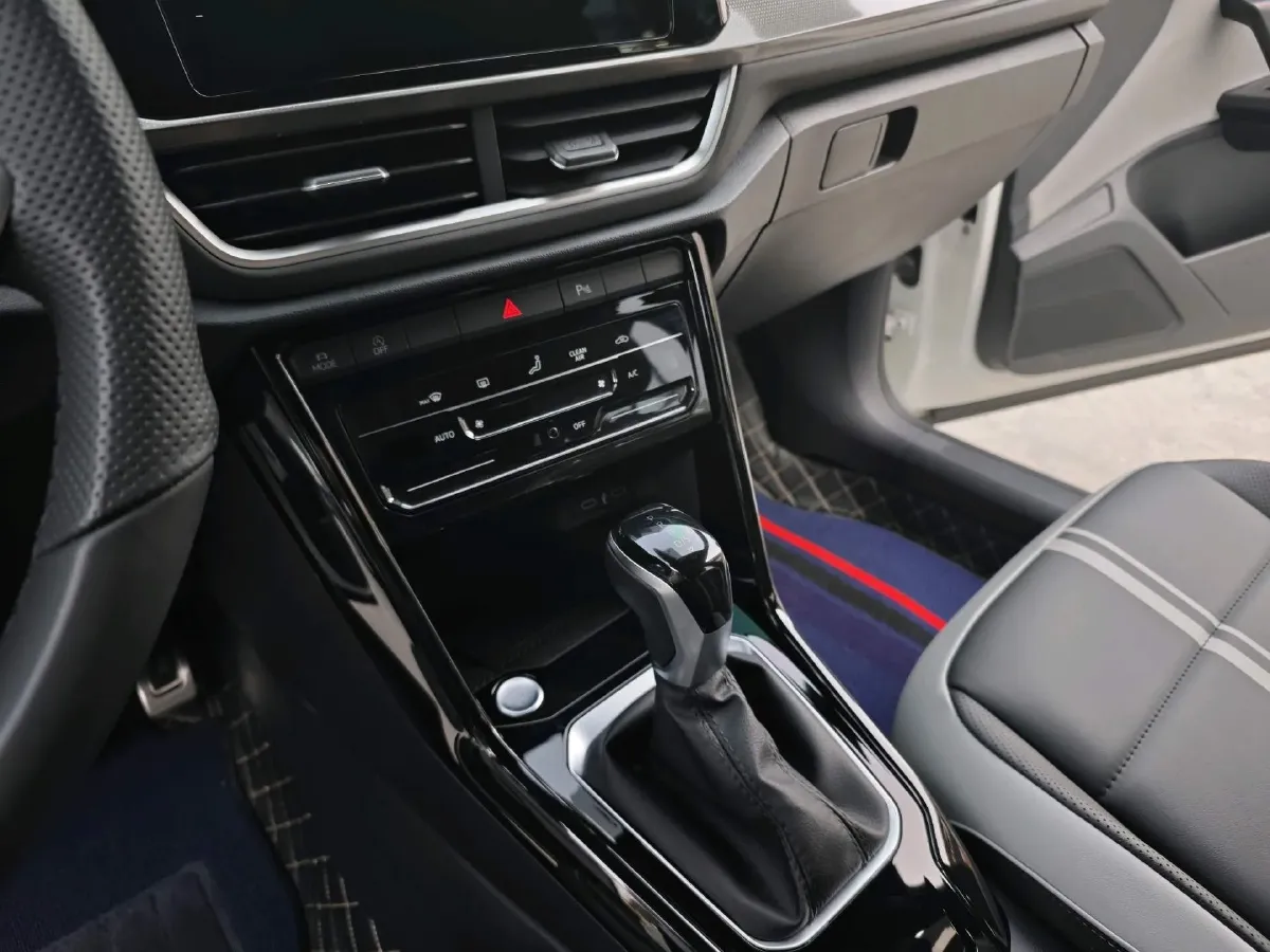 2023 Volkswagen T-Roc 1.5T 160HP L4 7DCT,autocango,china used car exporter,china ev exporter,chinese used car exporter,chinese used ev exporter