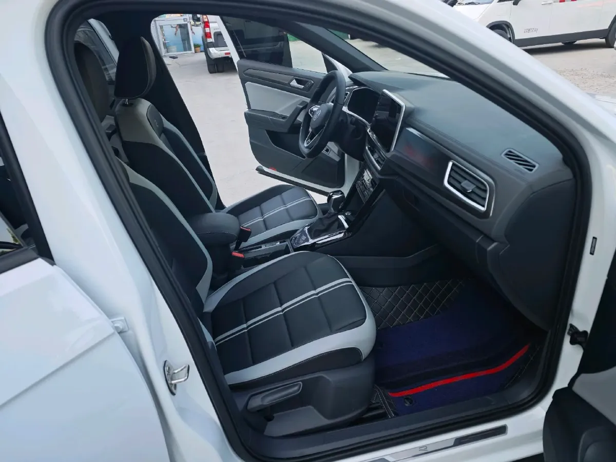 2023 Volkswagen T-Roc 1.5T 160HP L4 7DCT,autocango,china used car exporter,china ev exporter,chinese used car exporter,chinese used ev exporter