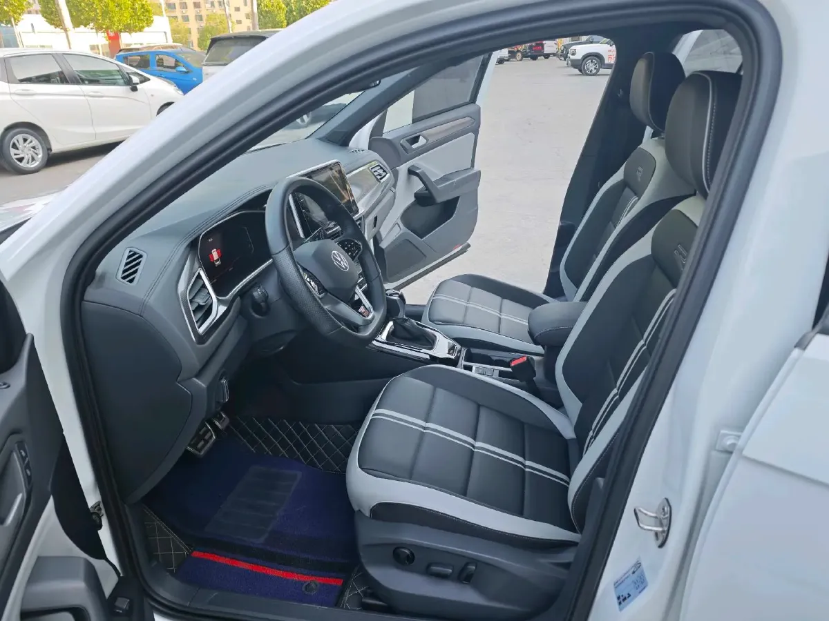 2023 Volkswagen T-Roc 1.5T 160HP L4 7DCT,autocango,china used car exporter,china ev exporter,chinese used car exporter,chinese used ev exporter