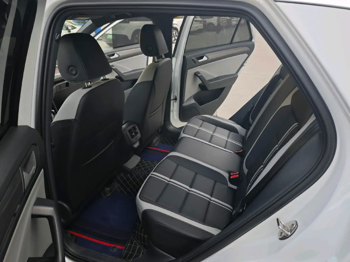 2023 Volkswagen T-Roc 1.5T 160HP L4 7DCT,autocango,china used car exporter,china ev exporter,chinese used car exporter,chinese used ev exporter
