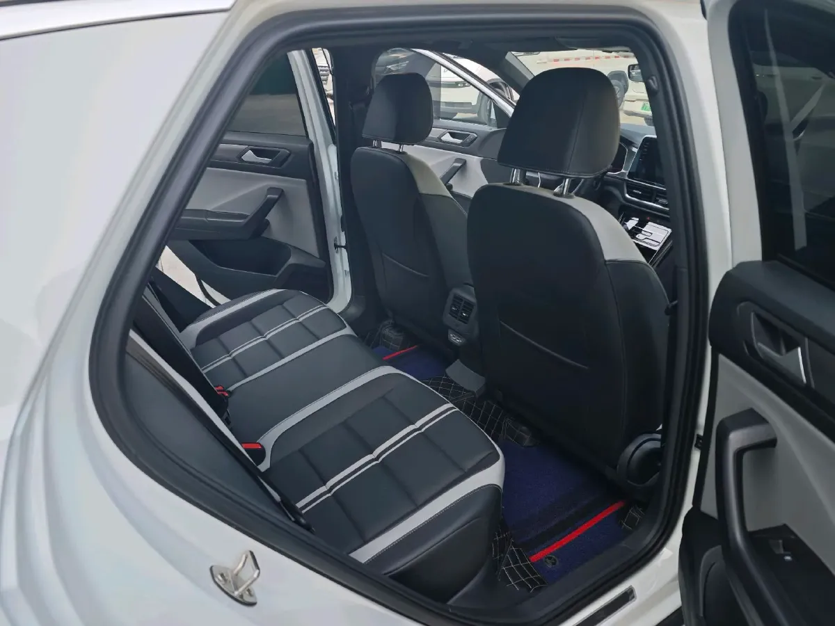2023 Volkswagen T-Roc 1.5T 160HP L4 7DCT,autocango,china used car exporter,china ev exporter,chinese used car exporter,chinese used ev exporter