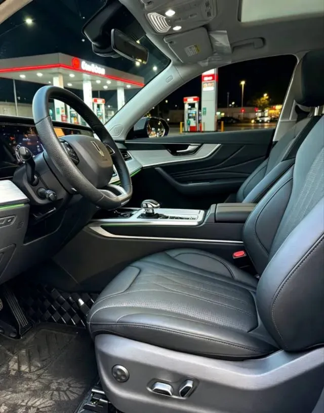 2025 HongQi HS5 2.0T 252HP L4 8AT,autocango,china used car exporter,china ev exporter,chinese used car exporter,chinese used ev exporter