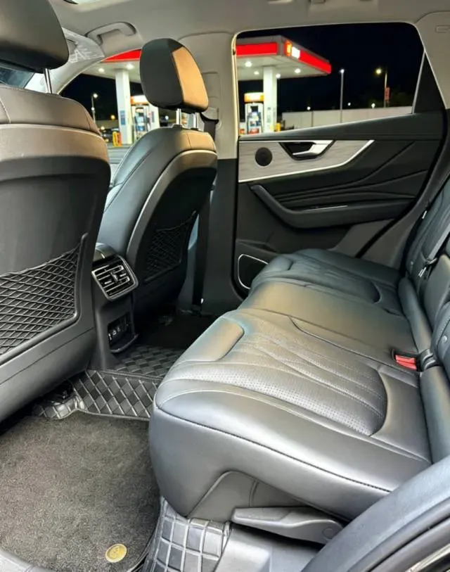 2025 HongQi HS5 2.0T 252HP L4 8AT,autocango,china used car exporter,china ev exporter,chinese used car exporter,chinese used ev exporter