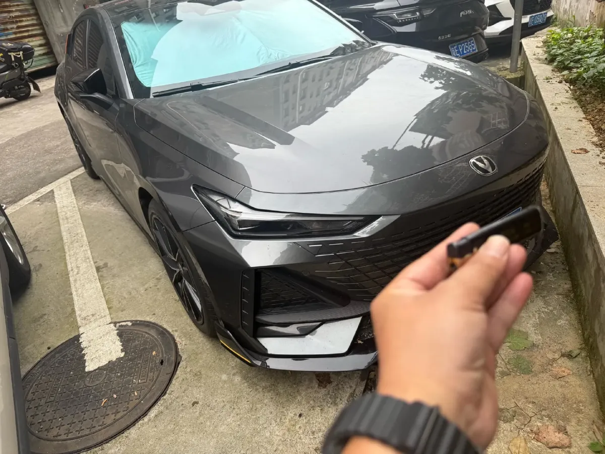 2023 ChangAn UNI-V 1.5T 188HP L4 7DCT,autocango,china used car exporter,china ev exporter,chinese used car exporter,chinese used ev exporter