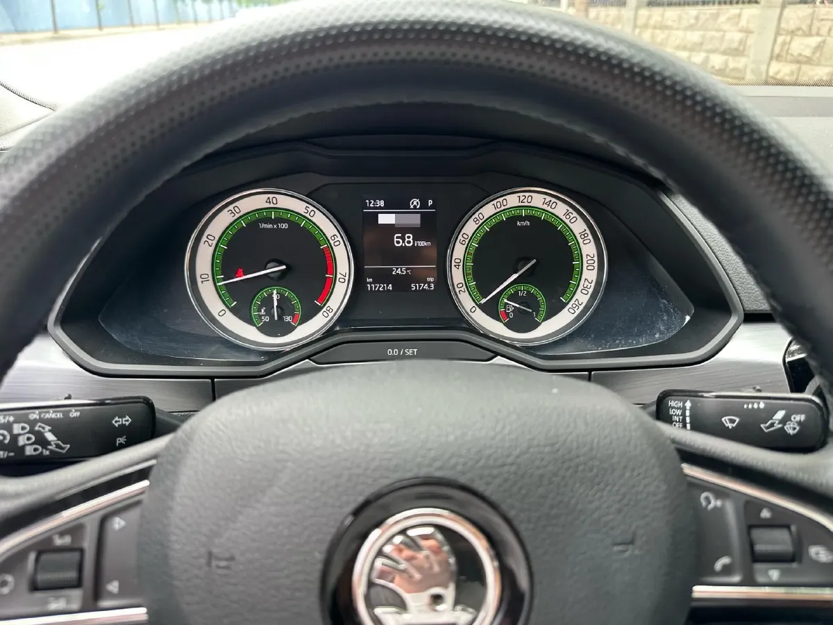 2018 Skoda Superb 1.8T 180HP L4 7DCT,autocango,china used car exporter,china ev exporter,chinese used car exporter,chinese used ev exporter