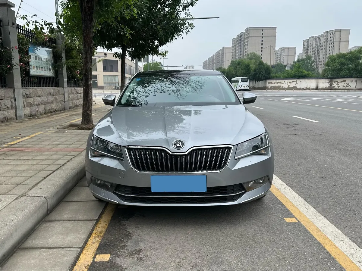 2018 Skoda Superb 1.8T 180HP L4 7DCT,autocango,china used car exporter,china ev exporter,chinese used car exporter,chinese used ev exporter