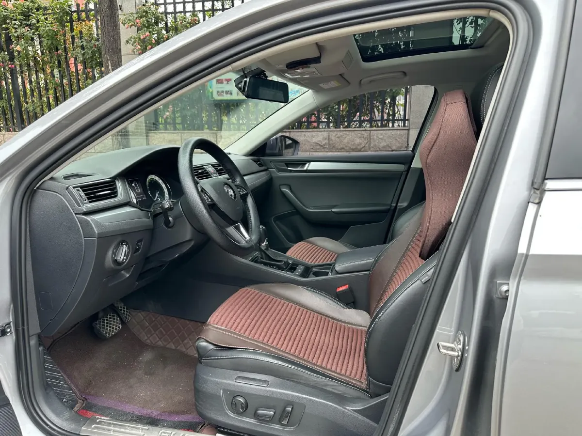 2018 Skoda Superb 1.8T 180HP L4 7DCT,autocango,china used car exporter,china ev exporter,chinese used car exporter,chinese used ev exporter