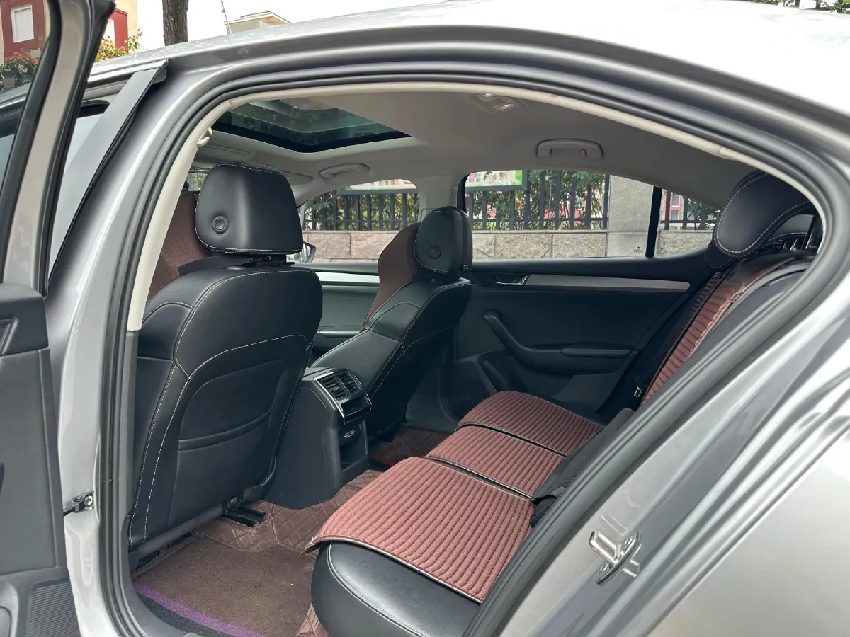 2018 Skoda Superb 1.8T 180HP L4 7DCT,autocango,china used car exporter,china ev exporter,chinese used car exporter,chinese used ev exporter