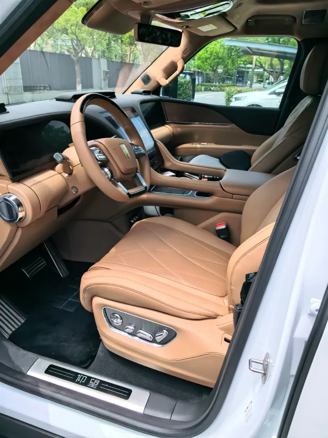 2025 YangWang U8 L REEV 272HP REEV,autocango,china used car exporter,china ev exporter,chinese used car exporter,chinese used ev exporter