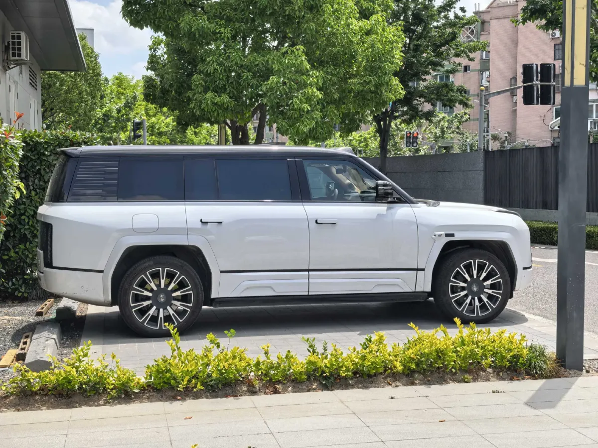 2025 YangWang U8 L REEV 272HP REEV,autocango,china used car exporter,china ev exporter,chinese used car exporter,chinese used ev exporter