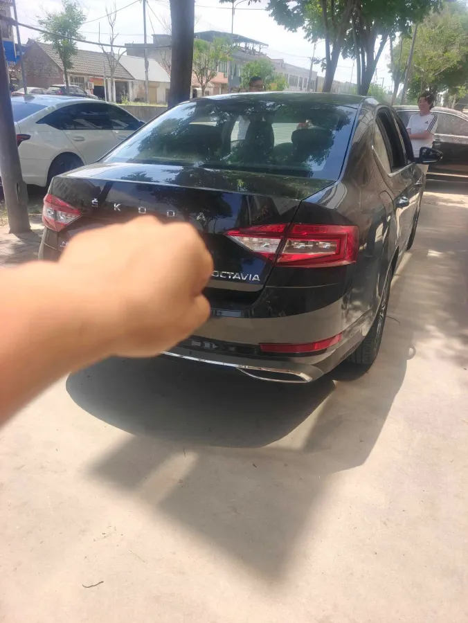 2019 Skoda Octavia 1.5L 113HP L4 5MT,autocango,china used car exporter,china ev exporter,chinese used car exporter,chinese used ev exporter