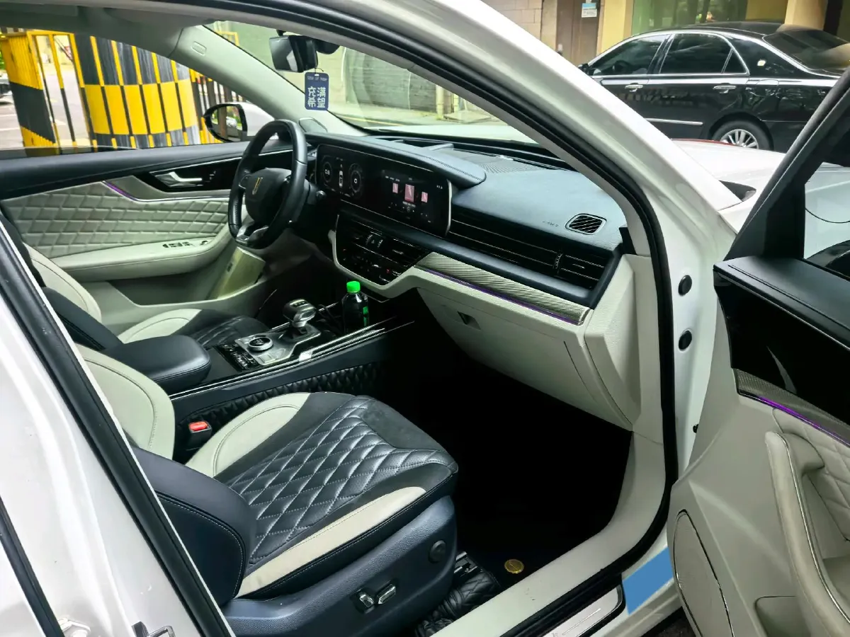 2019 HongQi HS5 2.0T 224HP L4 6AT,autocango,china used car exporter,china ev exporter,chinese used car exporter,chinese used ev exporter