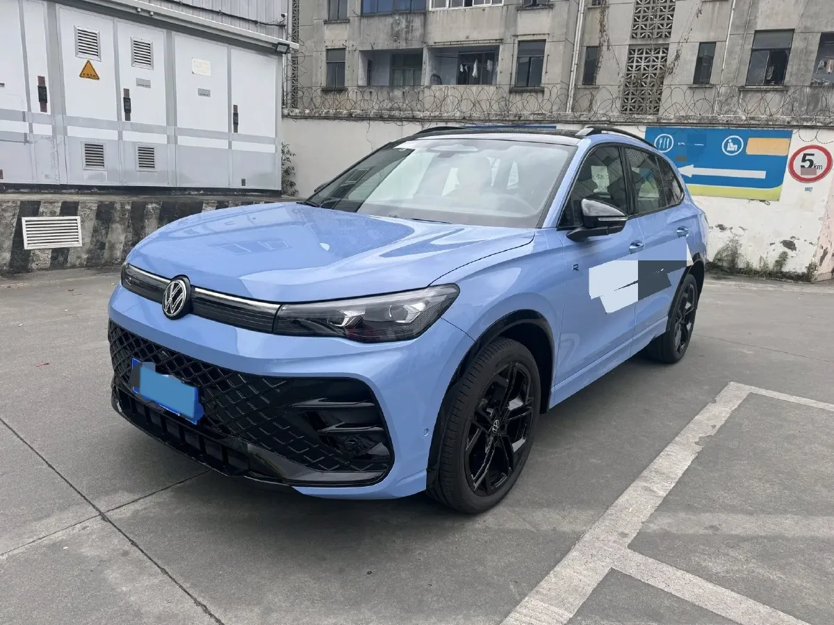 2025 Volkswagen Tiguan L 2.0T 220HP L4 7DCT,autocango,china used car exporter,china ev exporter,chinese used car exporter,chinese used ev exporter