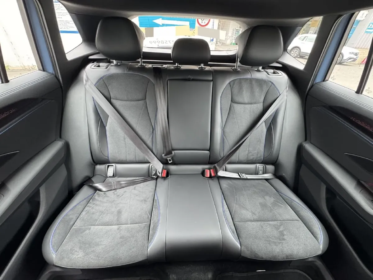 2025 Volkswagen Tiguan L 2.0T 220HP L4 7DCT,autocango,china used car exporter,china ev exporter,chinese used car exporter,chinese used ev exporter