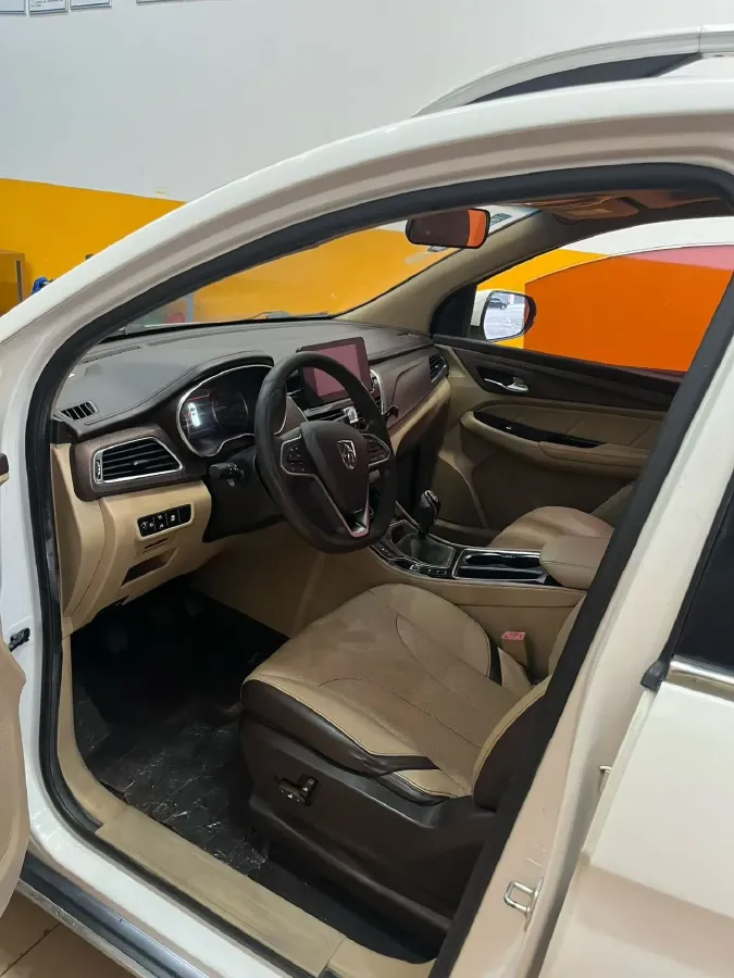 2017 BaoJun 730 1.5T 150HP L4 6MT,autocango,china used car exporter,china ev exporter,chinese used car exporter,chinese used ev exporter