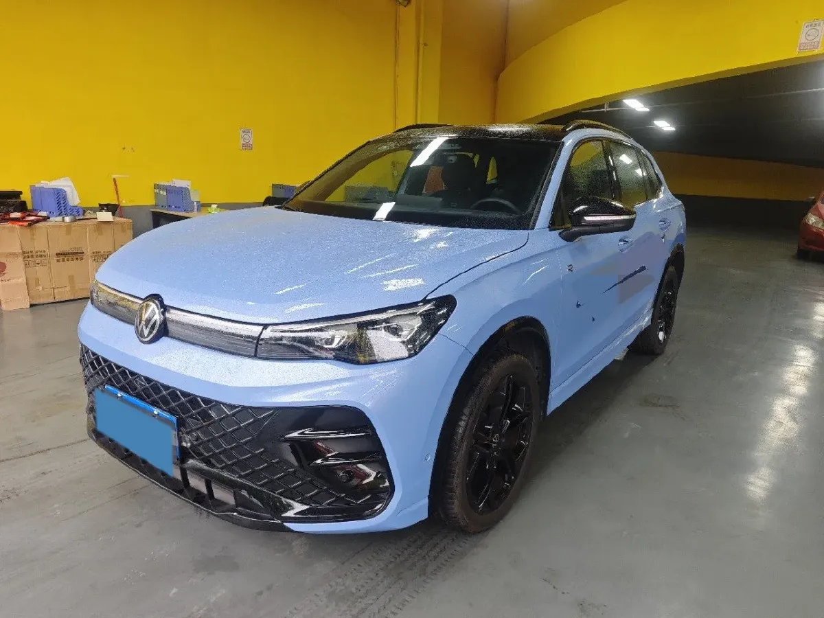 2025 Volkswagen Tiguan L 2.0T 220HP L4 7DCT,autocango,china used car exporter,china ev exporter,chinese used car exporter,chinese used ev exporter
