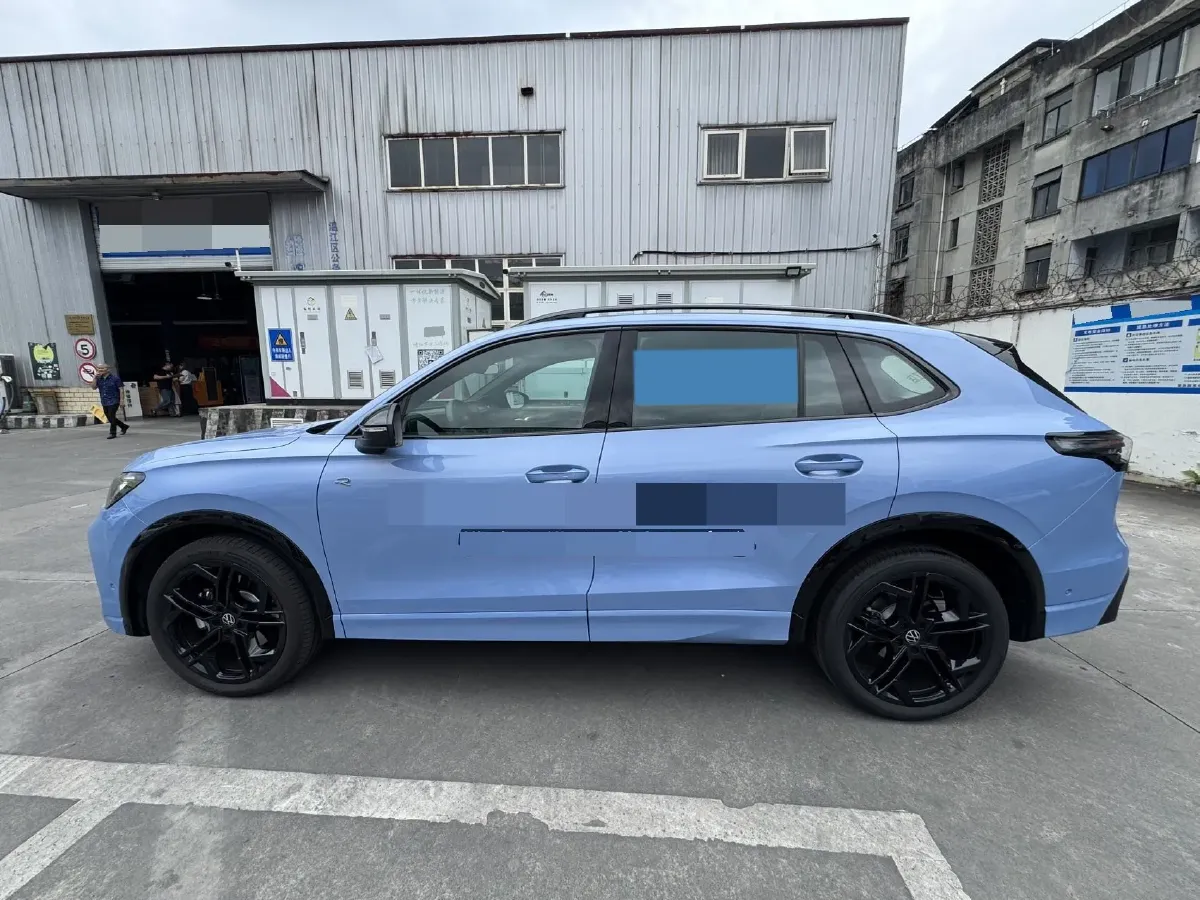 2025 Volkswagen Tiguan L 2.0T 220HP L4 7DCT,autocango,china used car exporter,china ev exporter,chinese used car exporter,chinese used ev exporter