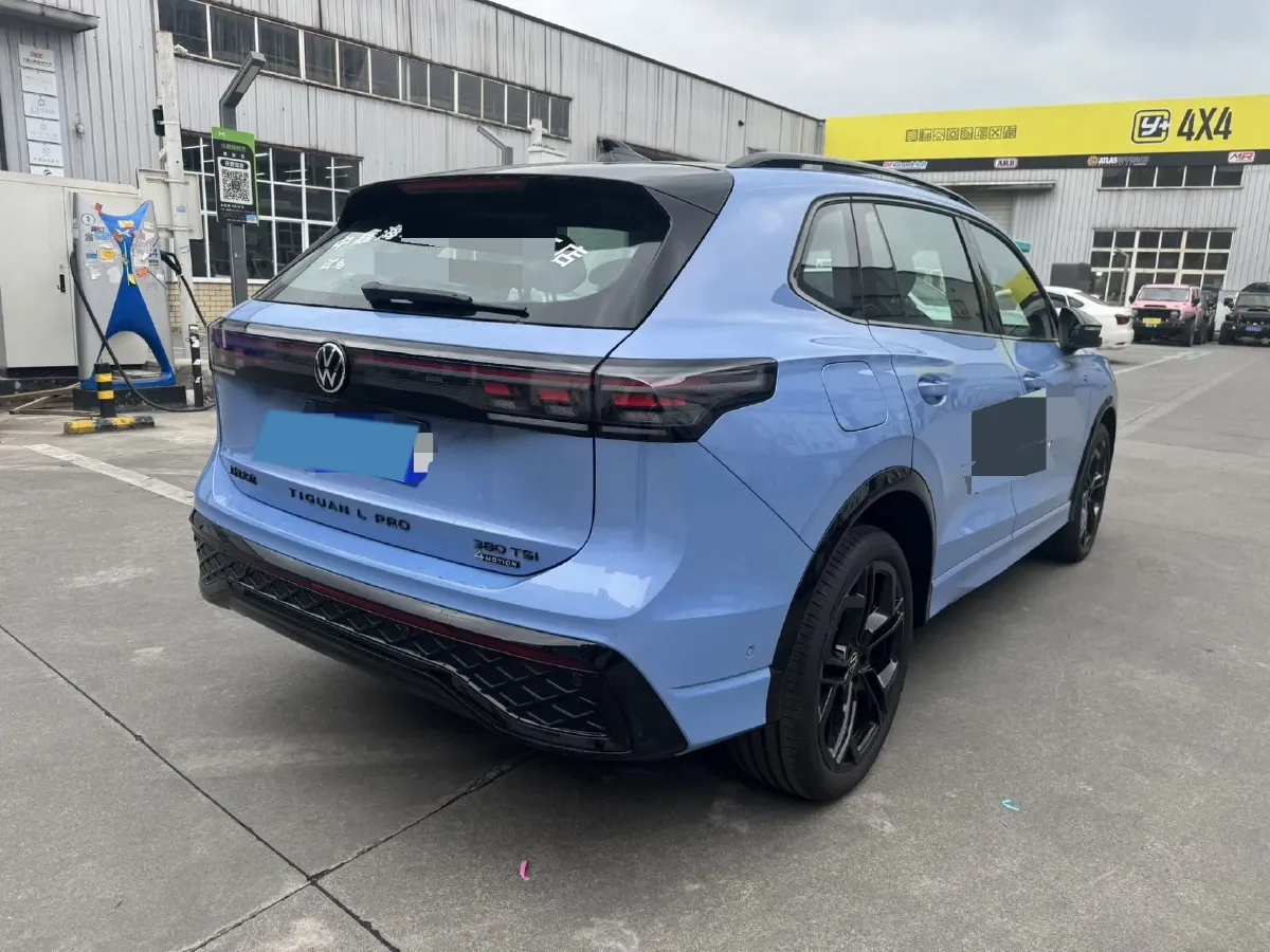 2025 Volkswagen Tiguan L 2.0T 220HP L4 7DCT,autocango,china used car exporter,china ev exporter,chinese used car exporter,chinese used ev exporter