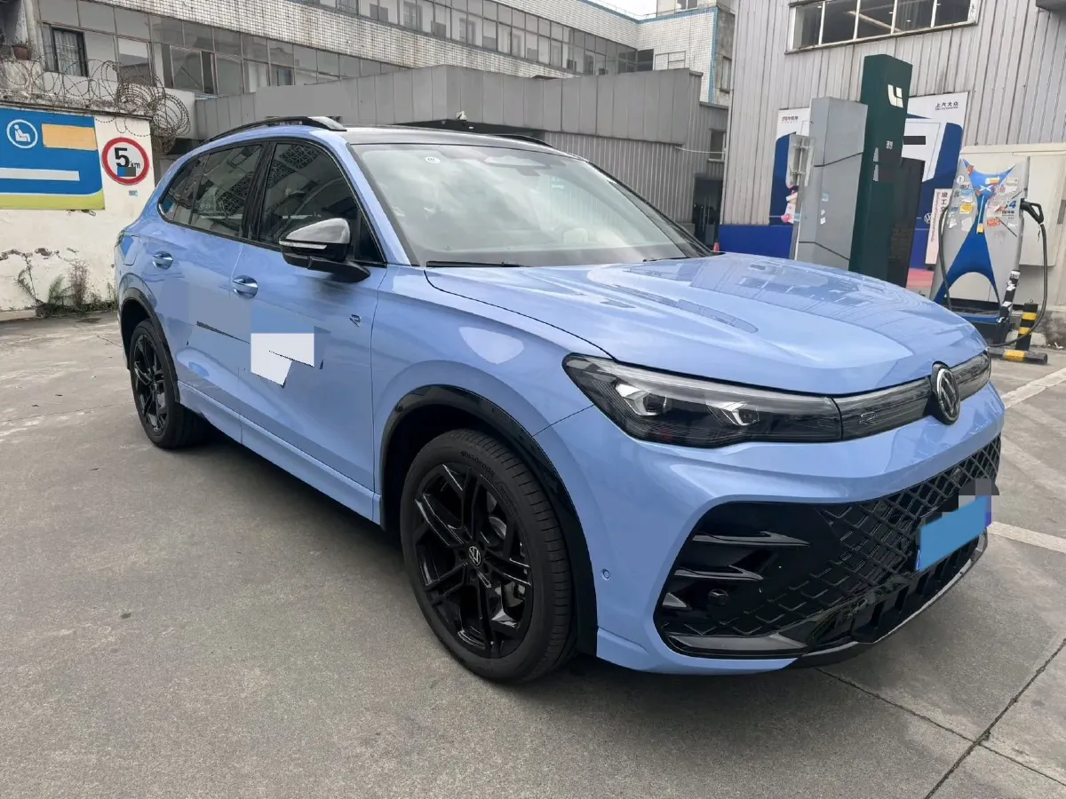 2025 Volkswagen Tiguan L 2.0T 220HP L4 7DCT,autocango,china used car exporter,china ev exporter,chinese used car exporter,chinese used ev exporter