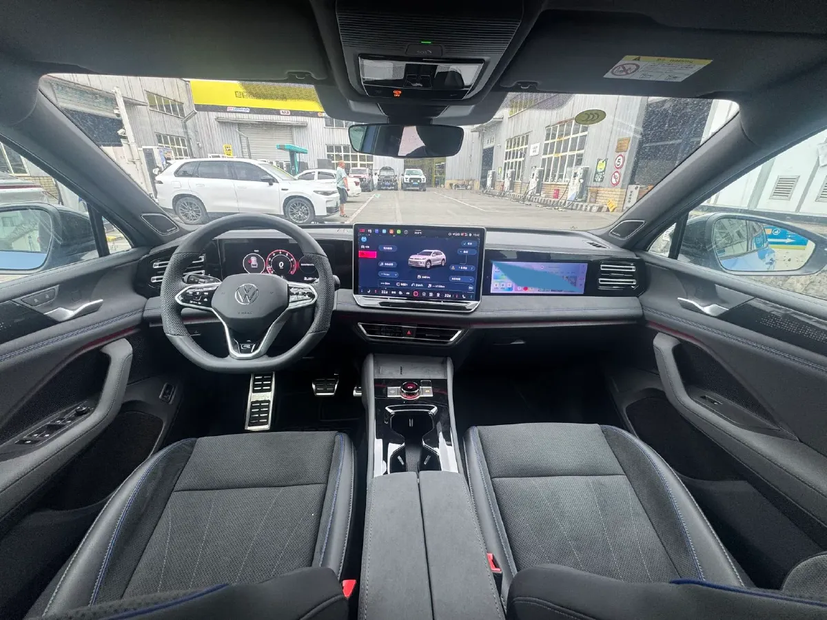 2025 Volkswagen Tiguan L 2.0T 220HP L4 7DCT,autocango,china used car exporter,china ev exporter,chinese used car exporter,chinese used ev exporter