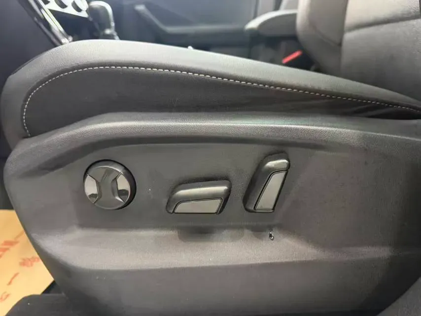 2021 Volkswagen T-Roc 1.4T 150HP L4 7DCT,autocango,china used car exporter,china ev exporter,chinese used car exporter,chinese used ev exporter