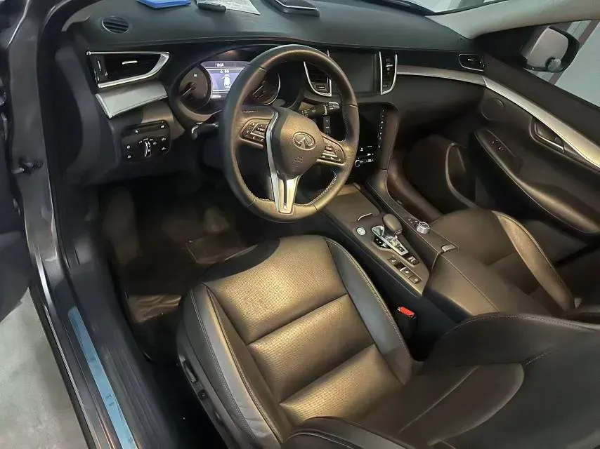 2018 Infiniti QX30 2.0T 211HP L4 7DCT,autocango,china used car exporter,china ev exporter,chinese used car exporter,chinese used ev exporter