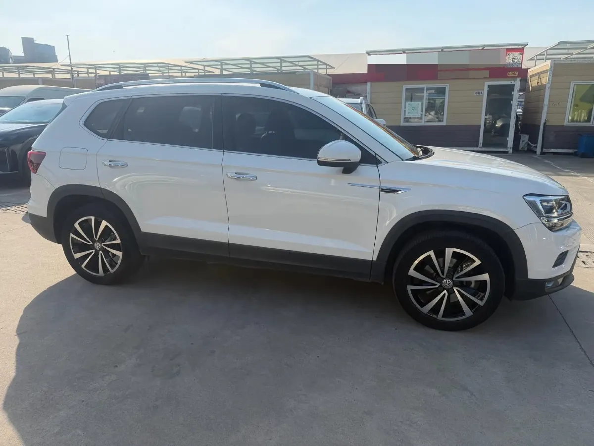 2019 MINI MINI 1.5T 102HP L3 7DCT,autocango,china used car exporter,china ev exporter,chinese used car exporter,chinese used ev exporter