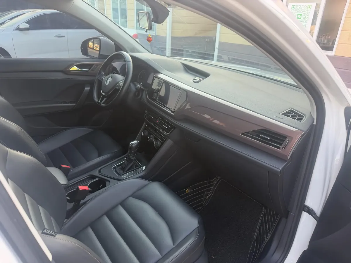2019 MINI MINI 1.5T 102HP L3 7DCT,autocango,china used car exporter,china ev exporter,chinese used car exporter,chinese used ev exporter