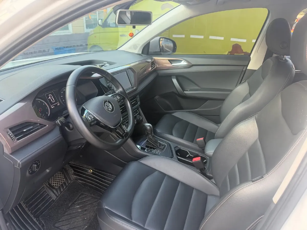2019 MINI MINI 1.5T 102HP L3 7DCT,autocango,china used car exporter,china ev exporter,chinese used car exporter,chinese used ev exporter